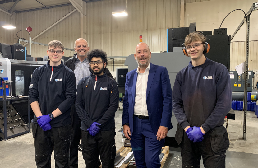 Mark Eastwood, Nick Garner and apprentices at AUS