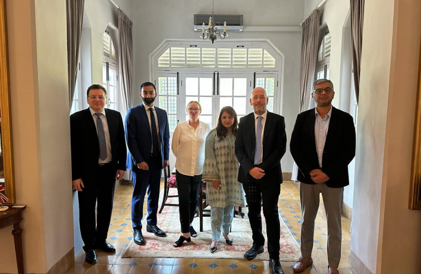 Mark meeting with the Pakistani business community