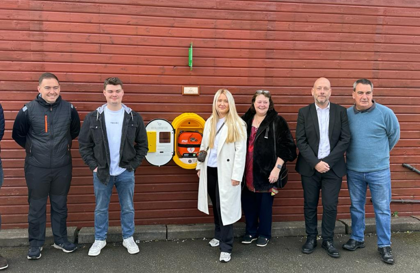 Mark Eastwood and family of Jason Osbourne unveil new defibrillator